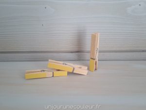 Pinces à linge en bois Bouton d'or