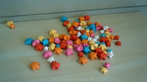 Etoiles colorées en origami