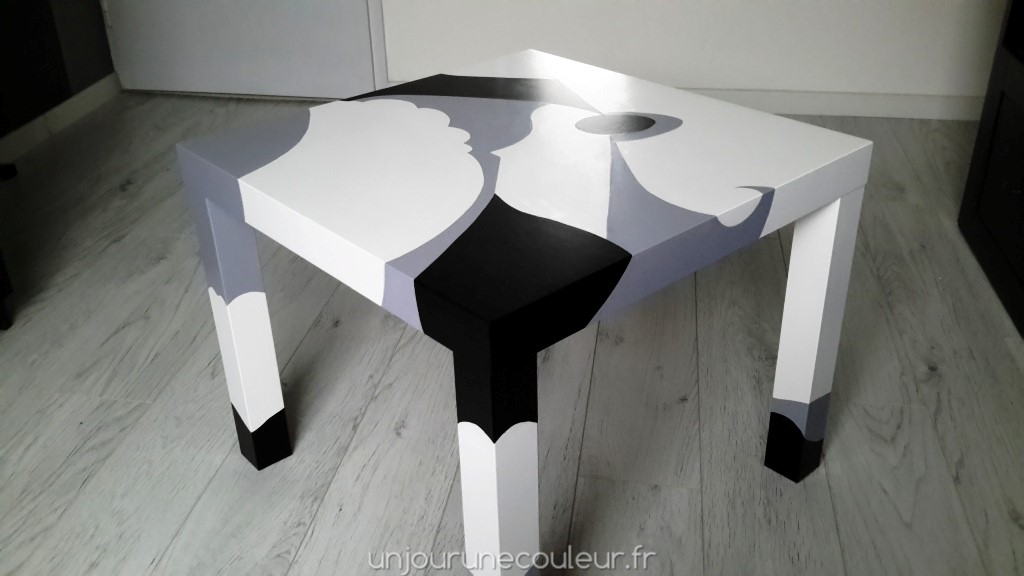 Table basse Ikea relookee noir gris blanc