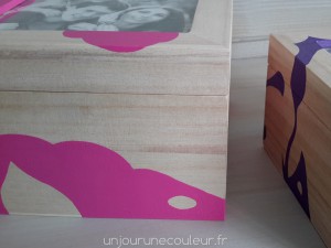 Detail boite en bois peint avec cadre photo integre motifs abstraits peints à la main