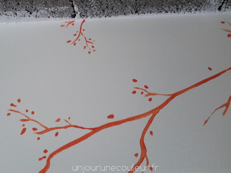 Peindre à la main une silhouette d'arbre stylisée 