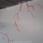 cerisier stylisé peint sur un mur